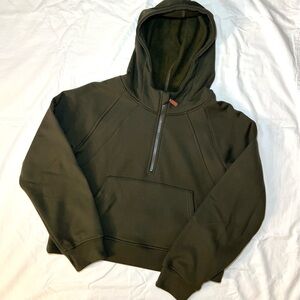 Fleece lined army green long sleeve zipper hoodie